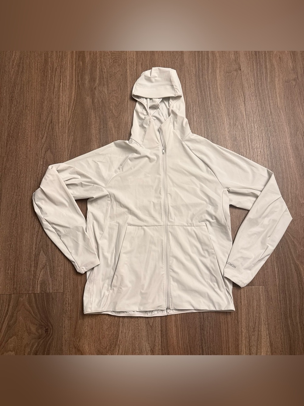 Men’s Lululemon hooded Zip front windbreaker jacket. Size medium. Bone